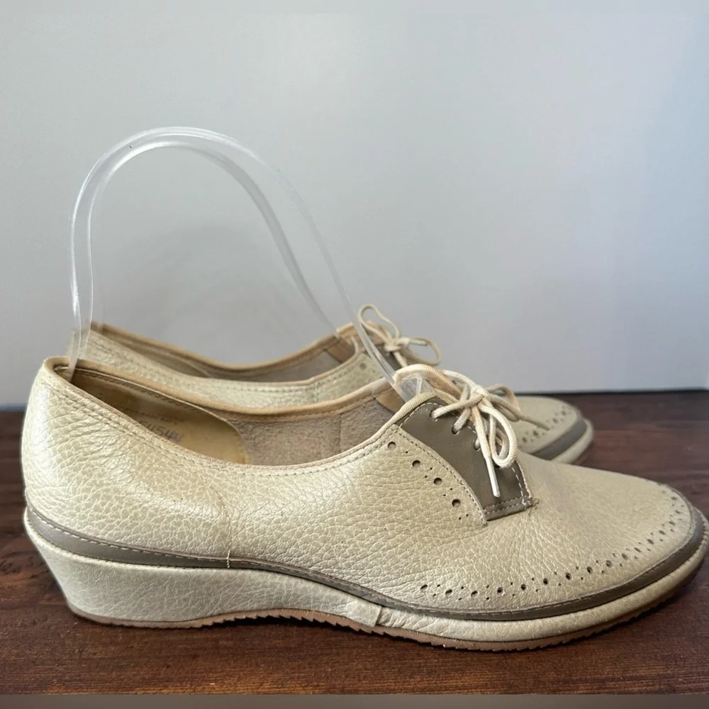 Women's Town‎ Dales Feather Lite Cushion White Vintage Shoes Size 7.